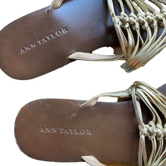 Ann Taylor Sandals Leather Flats Slip On Flip Flops Golden Size 7 M - Picture 2 of 6